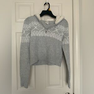 Women's No Boundaries Light Gray Patterned Sweater